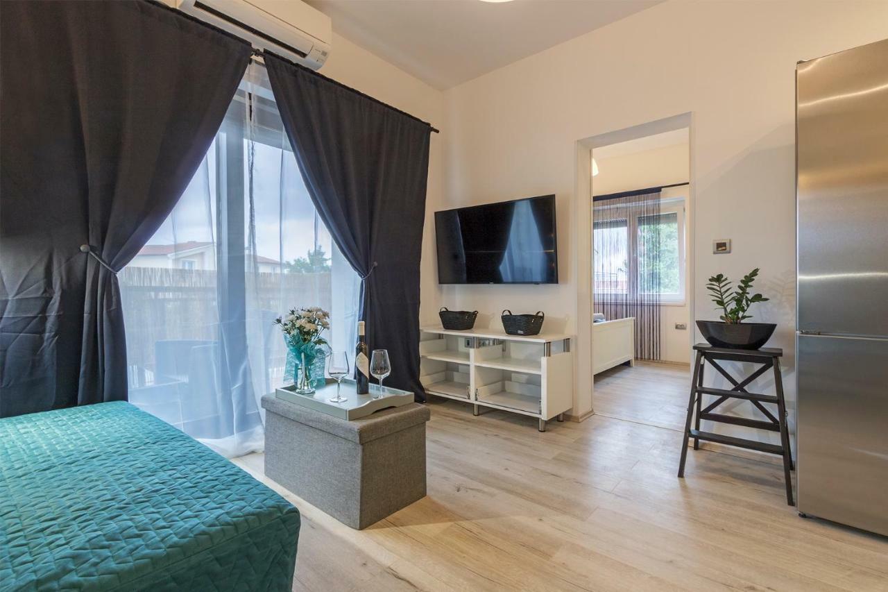 Apartment Danijela I プーラ エクステリア 写真